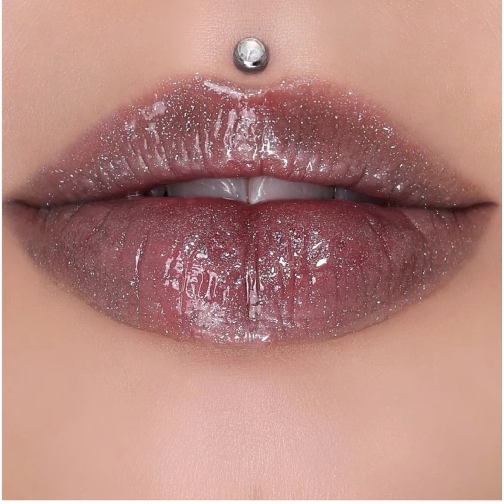SIX FEET UNDER - Jeffree Star The Gloss